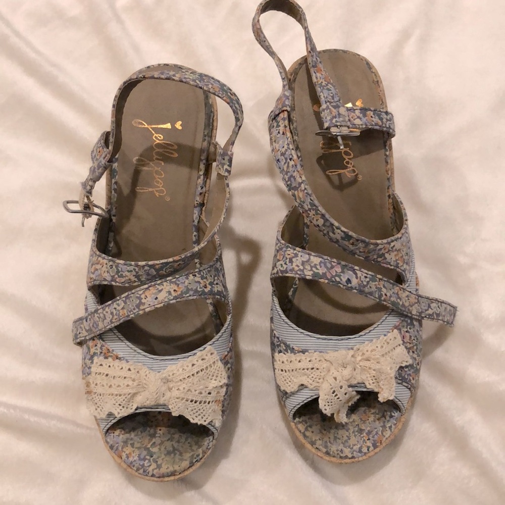 Blue floral wedges with lace details